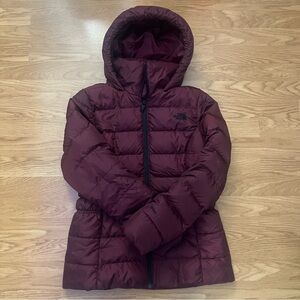 Women’s North Face burgundy puffer jacket